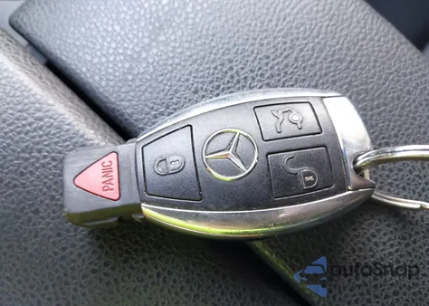 2012 Mercedes-Benz C 300 Luxury 4Matic/Sport 4Matic из США, поврежденный, VIN WDDGF8BB1CA625800